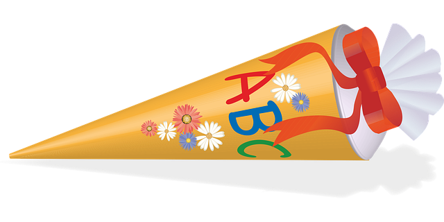 © pixabay | Bildquelle: https://pixabay.com/vectors/school-cone-back-to-school-2604346/ | Urheber:in: pixaline Schulstart