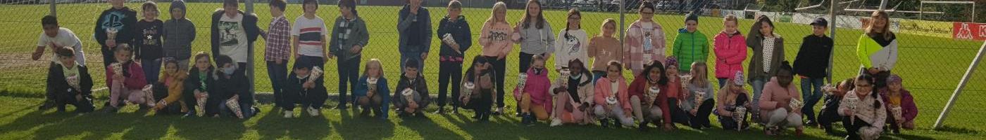 Gruppenbild mit unseren Patenkindern aus der 1a 